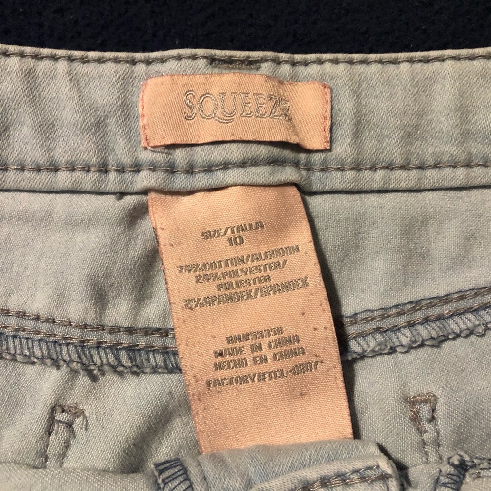 Squeeze Jean Shorts - Picture 3 of 3